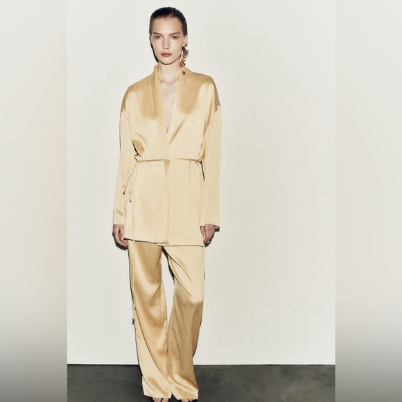 🆕 ZARA pleated kimono - Ribbed gold blazer Size Small - Picture 3 of 16